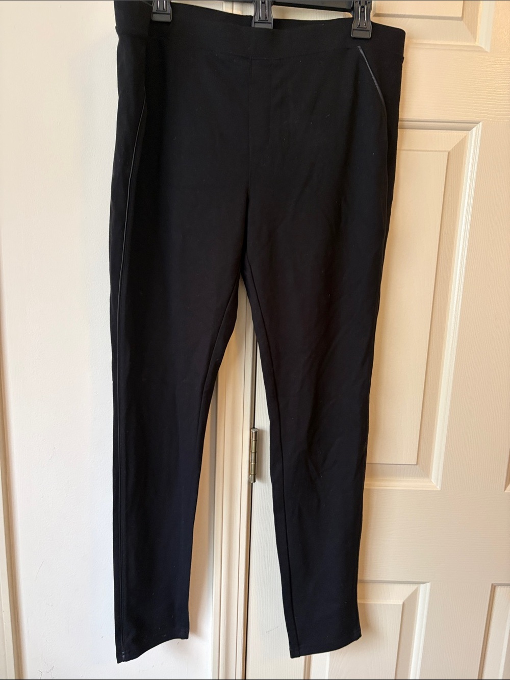 HUE Black Ponte Leggings